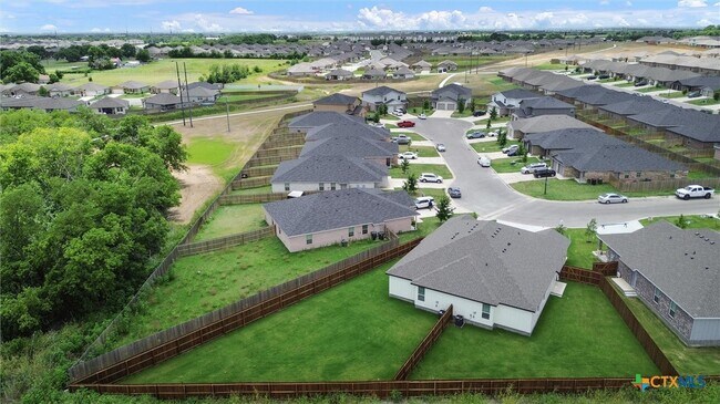 Building Photo - 1118 A Zora Dr