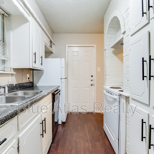 Building Photo - 1908 Nolen Ct