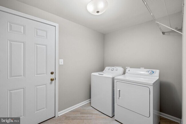 Building Photo - 10218 Feaga Farm Ct