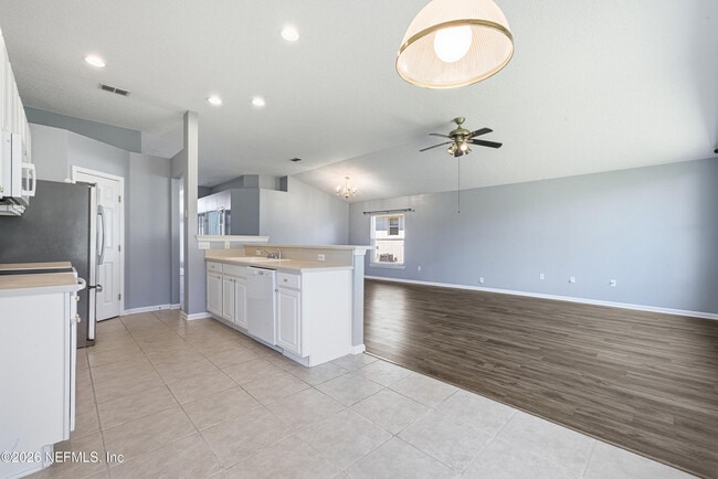 Building Photo - 1380 Fairway Village Dr