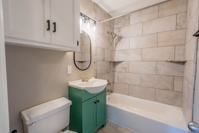 Building Photo - 3 Bed / 2 Bath in Tulsa!