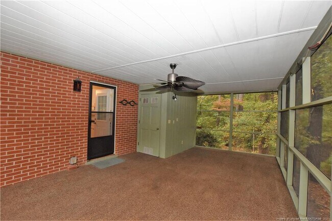 Building Photo - 2204 Spring Ln