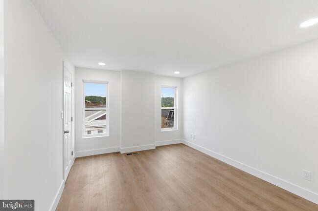 Building Photo - 213 Hermitage St