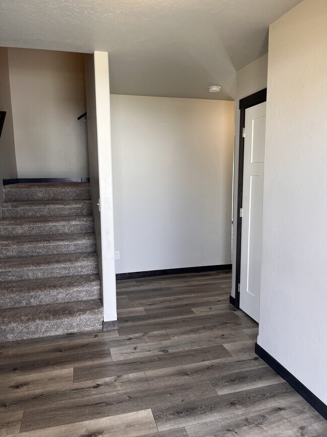 Building Photo - 5852 W Irish Dr