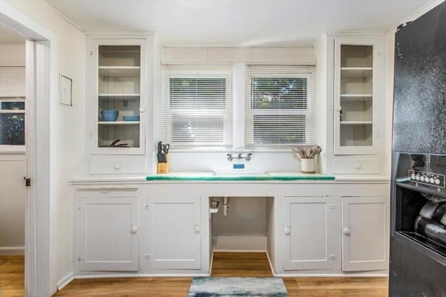 Building Photo - Charming 1-bedroom backhouse in Mentone!