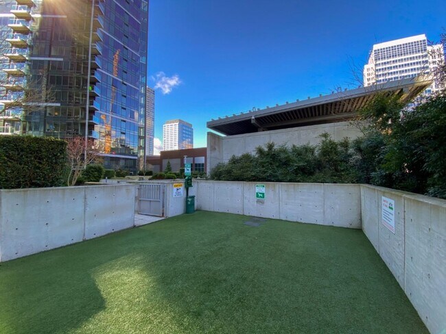 Building Photo - 1Bd/1.5BA Bellevue Condo