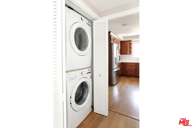 Building Photo - 150 Anita Dr