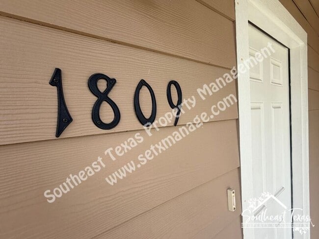 Building Photo - 1809 15th St