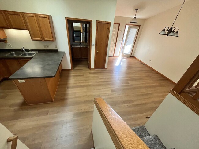 Building Photo - 711 29th Ave NE