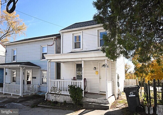 Building Photo - 2 High St