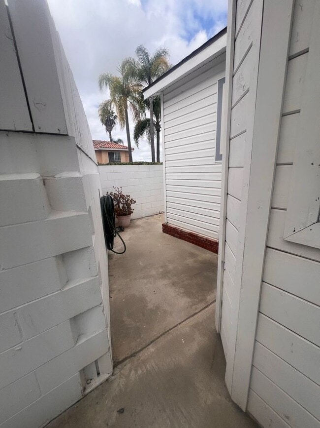 Building Photo - Beautiful 3 Bed / 2 Bath Home with Detached Bonus Space