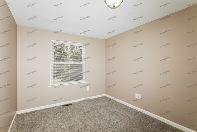 Building Photo - 4240 N Vinewood Ave
