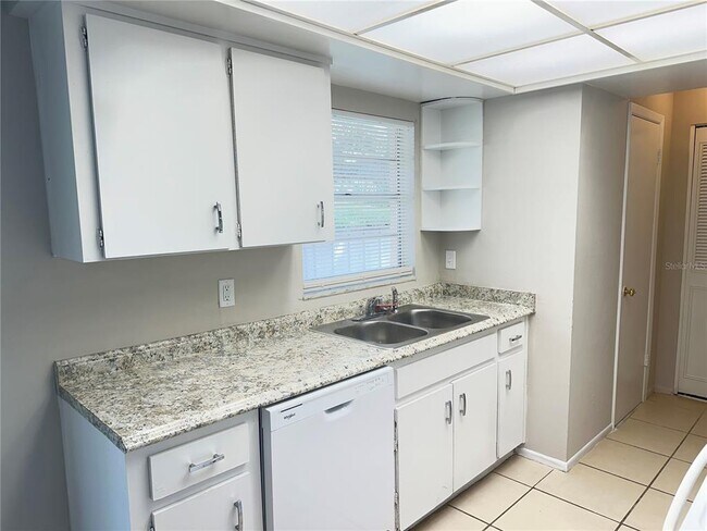 Building Photo - 2416 Alister Ct