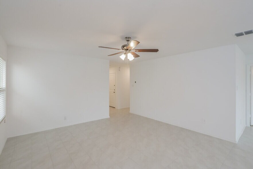 Building Photo - 1149 Crestview Dr