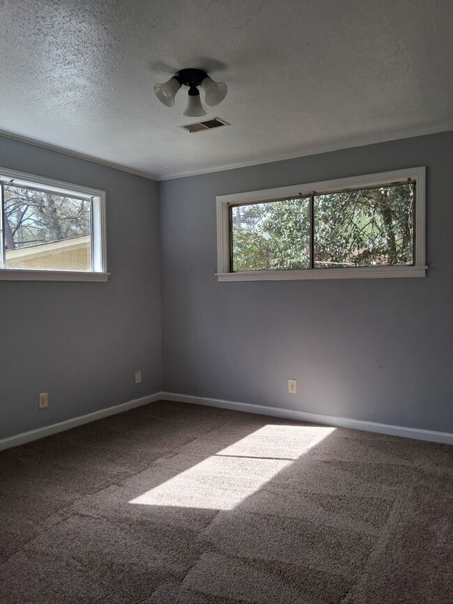 Building Photo - 1933 Wisteria Dr