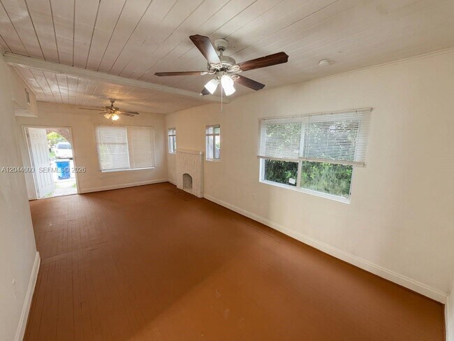 Building Photo - 1154 W 25th St