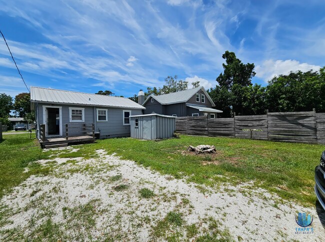 Building Photo - Beautiful 2 Bedrooms 1 Bathroom Home for R...