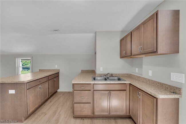 Building Photo - 3187 W 44th St