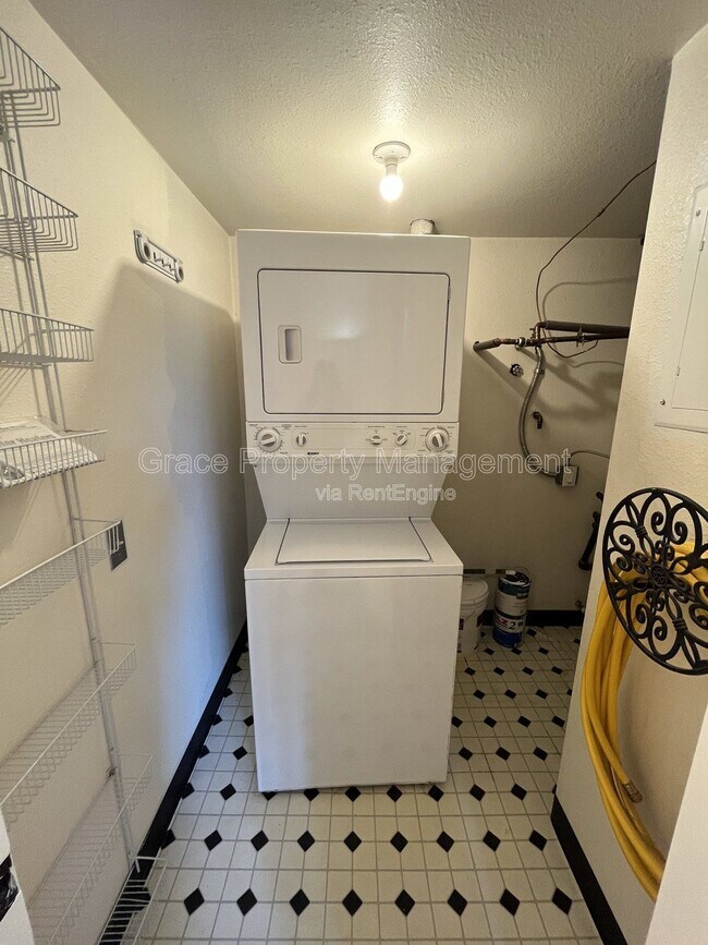 Building Photo - 9817 E Peakview Ave