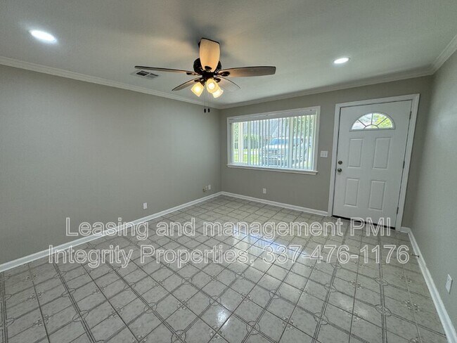 Building Photo - 305 Alice Dr