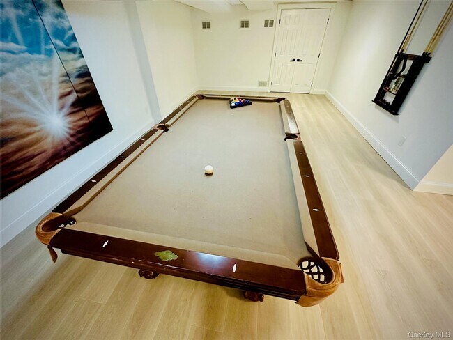 Building Photo - 10 Ginny Ln