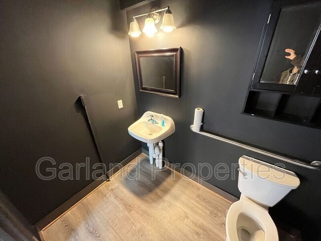 Building Photo - 110 Campbell Ave SE