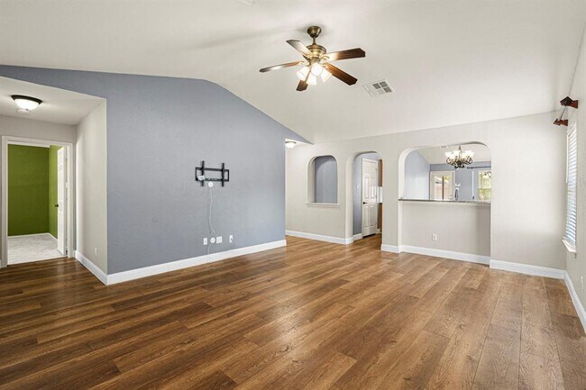 Building Photo - 112 Steele