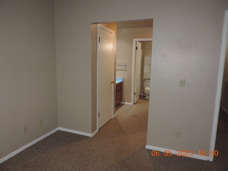 Building Photo - 4240 S Mobile Cir