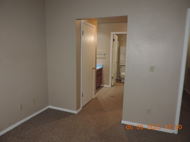 Building Photo - 4240 S Mobile Cir