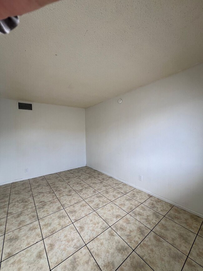 Building Photo - 521 S Maryland Pkwy