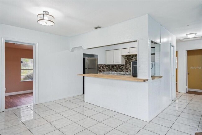 Building Photo - 7715 Deleuil Ave