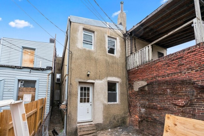Building Photo - 2202 E Fayette St