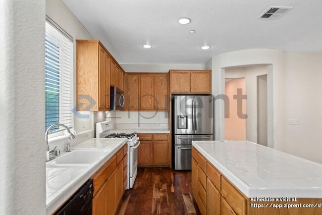 Building Photo - 1198 Saratoga Pl