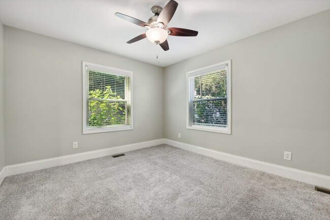 Building Photo - Charming 3BR House in Charlotte