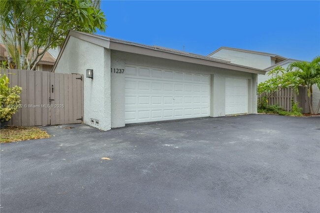 Primary Photo - 11237 SW 112th St