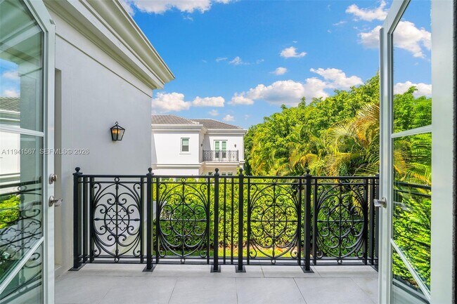 Building Photo - 315 Santander Ave