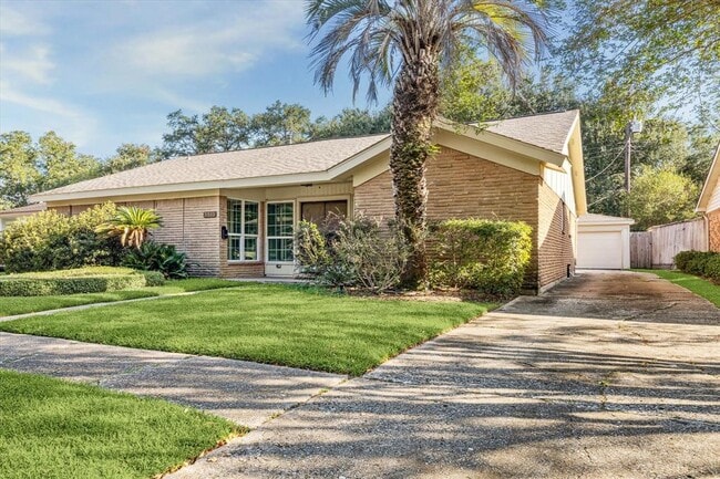 Building Photo - 5511 Caversham Dr