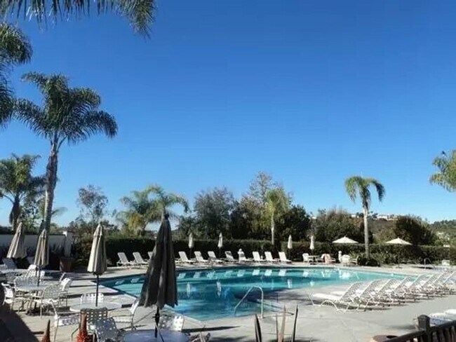 Building Photo - Amazing Carlsbad Home with extra room down...