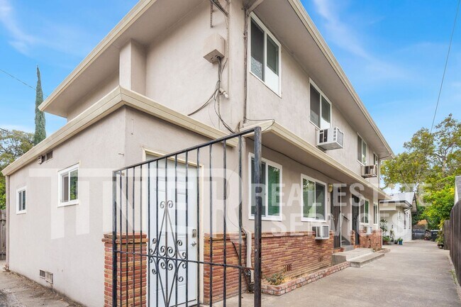 Building Photo - 1111 W St.-#4