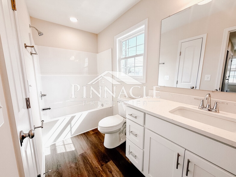 Building Photo - 233 Munford St