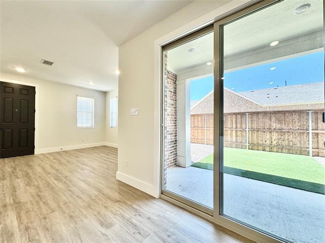 Building Photo - 8736 Kington