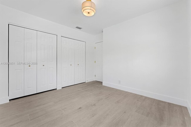 Building Photo - 401 SW 63rd Terrace
