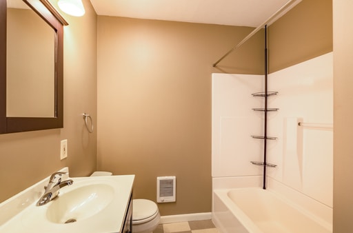 Building Photo - Perfectly located 2 bed/1 bath lower unit duplex in Ballard for $2650 available for move in!