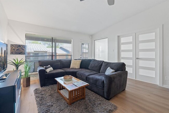 Building Photo - 1101 Hollow Creek Dr