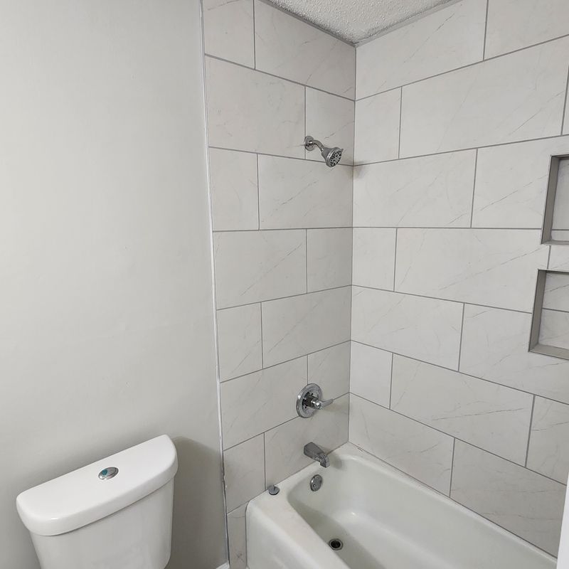 Building Photo - 4765 Covington Pike