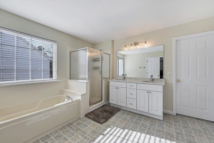 Building Photo - 2125 Wildwood Meadows Ct