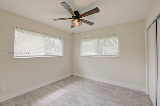 Building Photo - 610 N 31st Ct