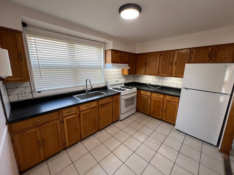Building Photo - 4447 N Melvina Ave