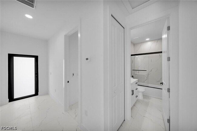 Building Photo - 4987 Fairway Ct