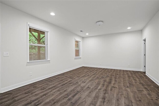 Building Photo - 2779 White Oak Ln